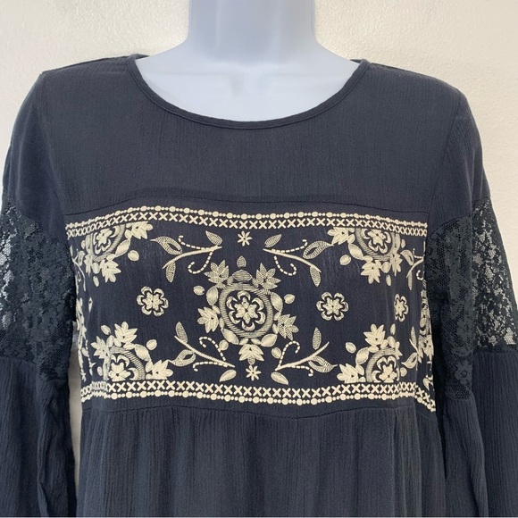 Eyeshadow Empire Top Woman Small  Blue Floral Embroidery Flowy Boho Casual Light - Picture 2 of 9